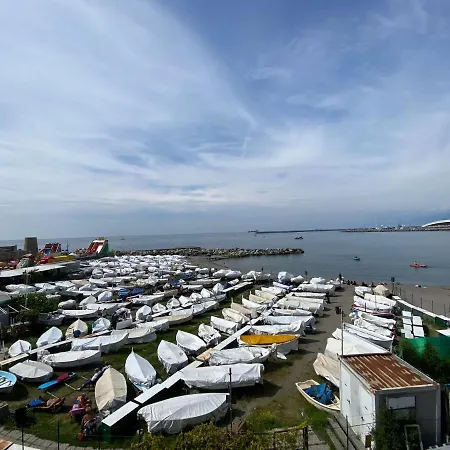 Waterfront District Daire